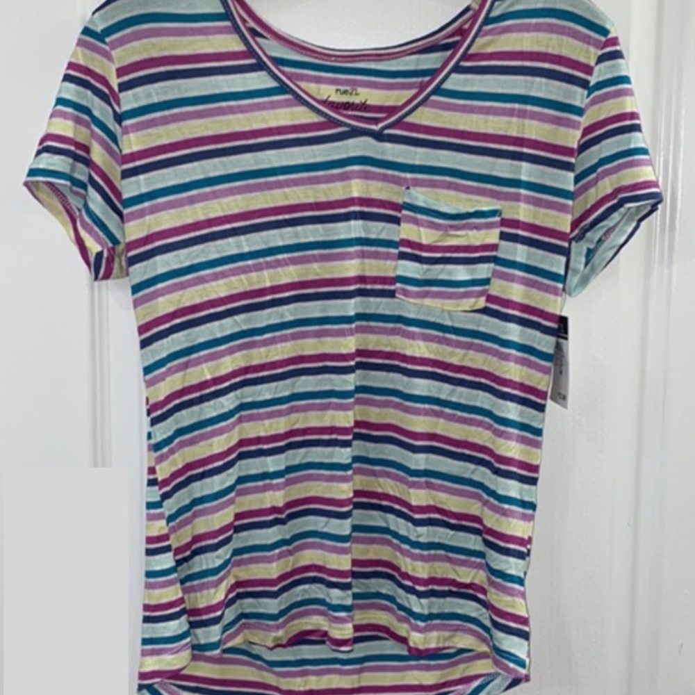 🐣  “Extra Soft" Cute N’ Simple V-Neck T-Shirt w/ Pocket ~ NWT